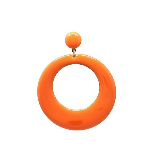 大型火烈鸟圆形珐琅彩环形耳环。橙色